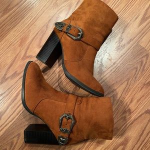 Bamboo women’s brown Ankle Booties size 6.5
